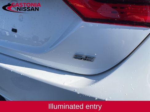 Used 2022 Toyota Camry SE image 15