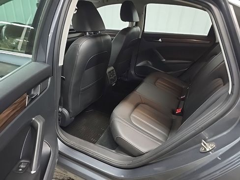 Used 2020 Volkswagen Passat 2.0T SEL image 32