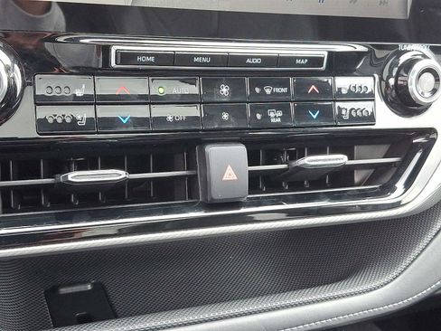 Certified 2022 Toyota Highlander Platinum image 21