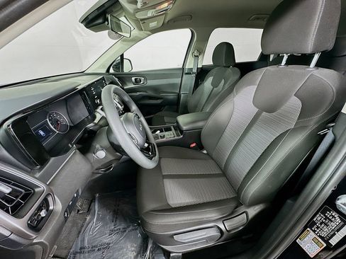 Used 2023 Kia Sorento LX image 26