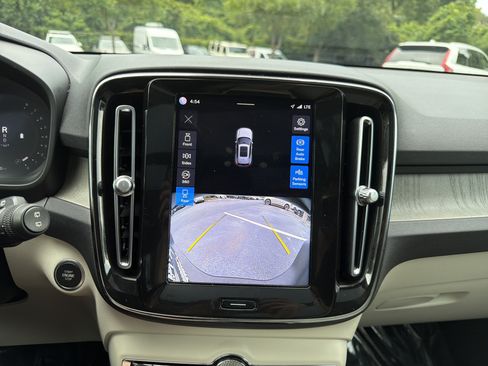 Used 2023 Volvo XC40 B5 Plus w/ Climate Package AWD/4WD image 25