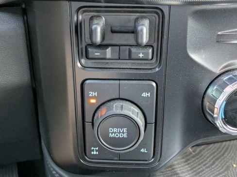 Used 2025 Ford F250 Platinum AWD/4WD image 29