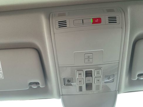 New 2025 Volkswagen Taos SE image 23