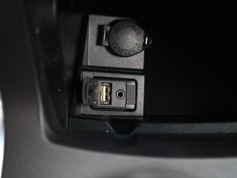 Used 2016 Toyota Camry SE FWD image 17