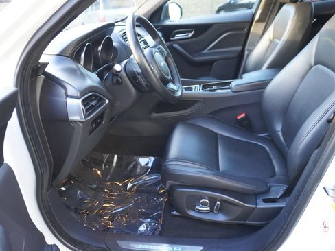 Used 2020 Jaguar F-PACE Premium image 9