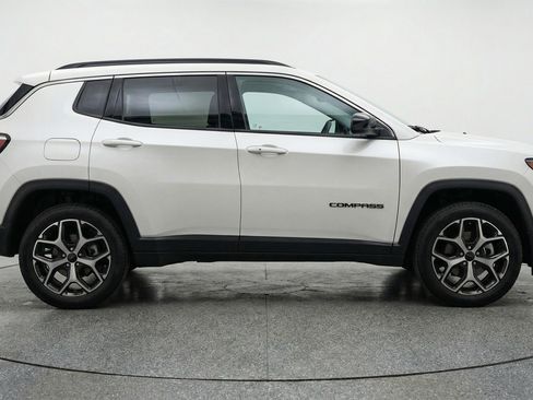 Used 2025 Jeep Compass Limited AWD/4WD image 11