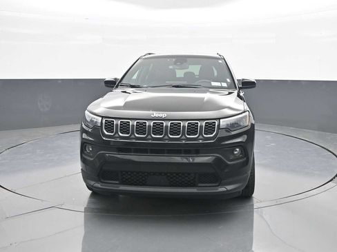 Used 2024 Jeep Compass Latitude AWD/4WD image 3