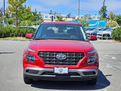 Used 2025 Hyundai Venue SE image 2