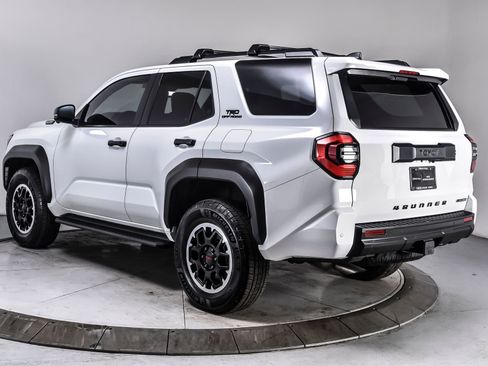 Used 2025 Toyota 4Runner TRD Off-Road Premium AWD/4WD image 4