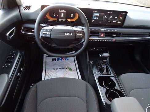 Used 2025 Kia K4 LX image 13
