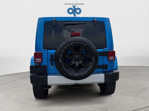 Used 2015 Jeep Wrangler Unlimited Sahara AWD/4WD image 5