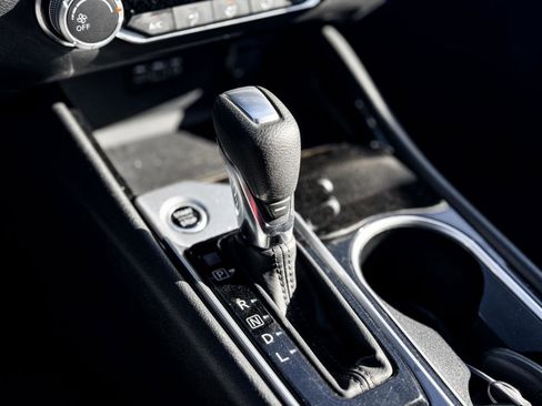 Used 2024 Nissan Altima 2.5 SV image 15