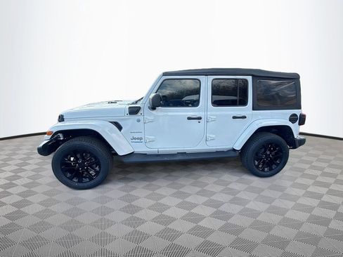 Used 2022 Jeep Wrangler Unlimited Sahara w/ Safety Group AWD/4WD image 9