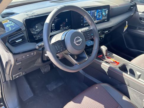 New 2026 Nissan Kicks SR w/ SR Premium Package FWD image 2