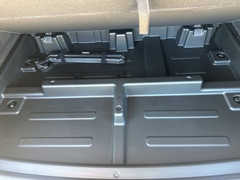 Used 2023 Cadillac Escalade ESV Premium Luxury image 48