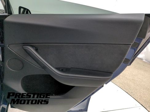 Used 2023 Tesla Model Y Long Range AWD/4WD image 29