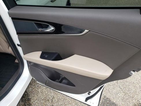 Used 2022 Lincoln Nautilus Reserve image 17