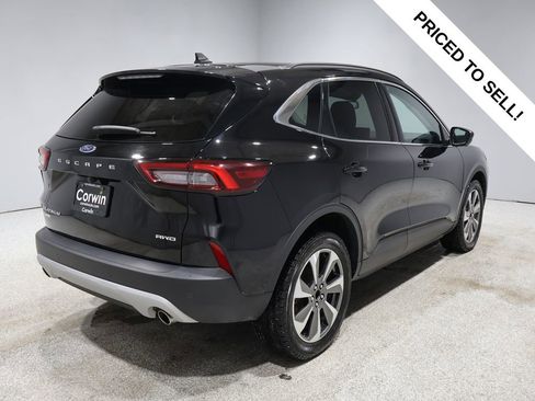 Used 2023 Ford Escape Platinum image 2