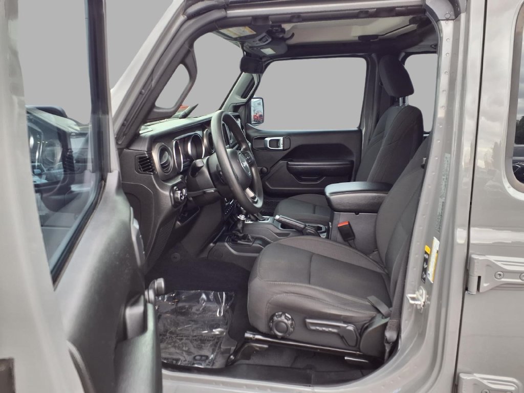 Used 2023 Jeep Gladiator Sport AWD/4WD image 19