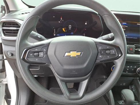 Used 2024 Chevrolet TrailBlazer LT FWD image 23