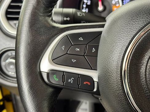 Used 2018 Jeep Renegade Latitude w/ Cold Weather Group AWD/4WD image 21