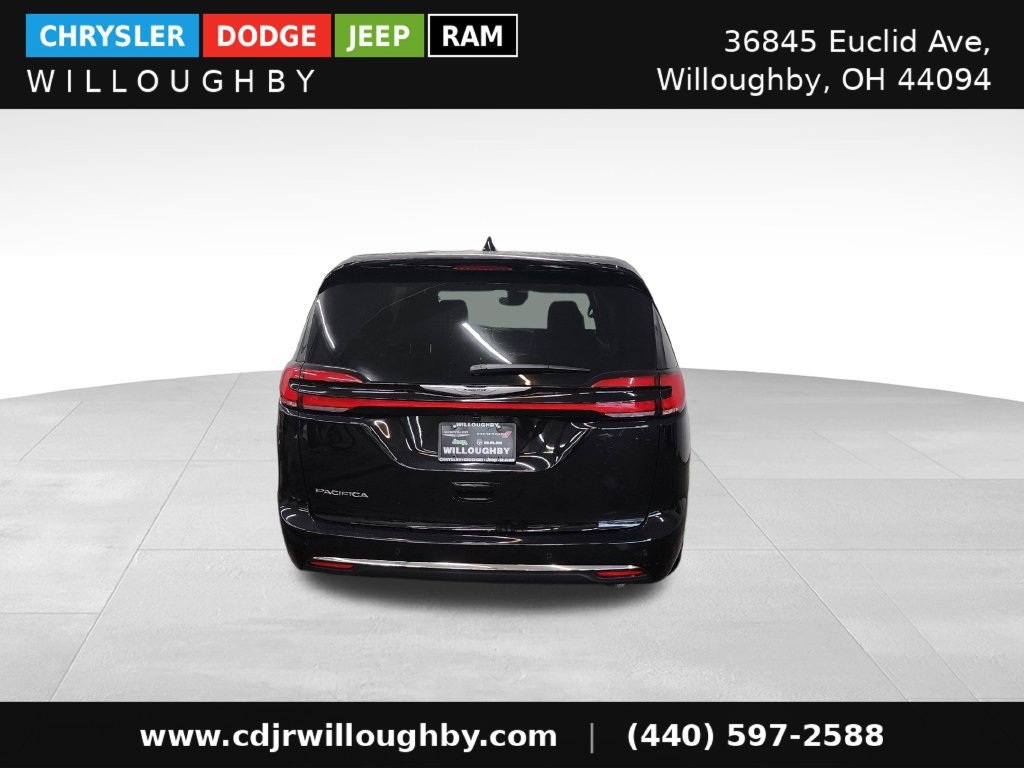Used 2026 Chrysler Pacifica Select FWD image 8
