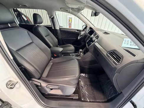 Used 2024 Volkswagen Tiguan SE AWD/4WD image 29