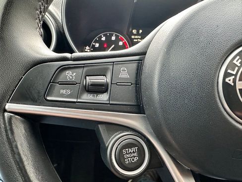 Used 2017 Alfa Romeo Giulia Base image 20