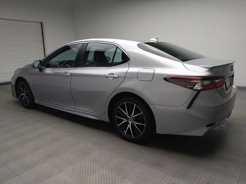 Used 2023 Toyota Camry SE image 3