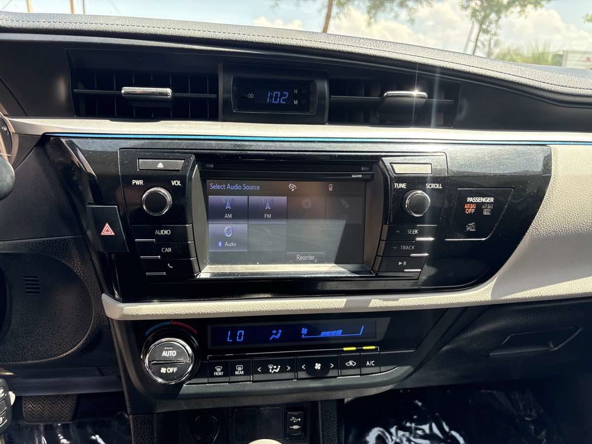 Used 2015 Toyota Corolla LE FWD image 23