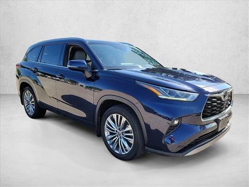 Used 2022 Toyota Highlander Platinum AWD/4WD image 3