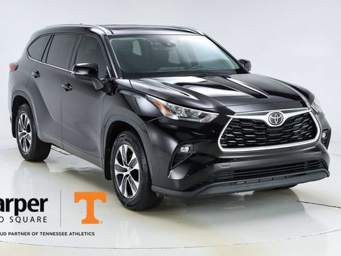 Used 2020 Toyota Highlander XLE AWD/4WD image 15