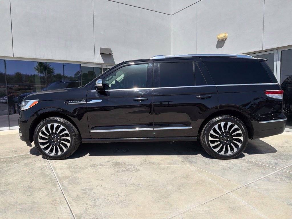 Used 2024 Lincoln Navigator Black Label AWD/4WD image 4