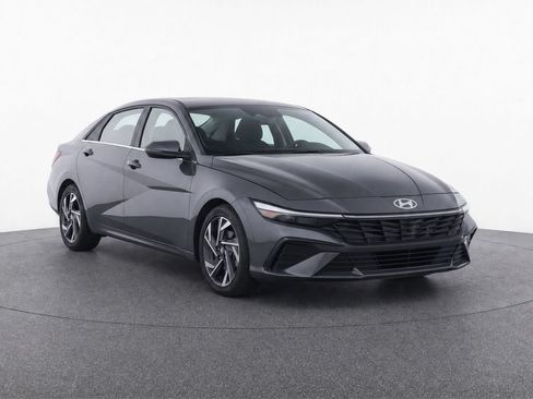 Used 2025 Hyundai Elantra Limited FWD image 20