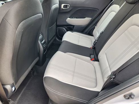 Used 2025 Hyundai Venue SEL FWD image 29