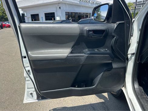 Used 2021 Toyota Tacoma SR RWD image 15