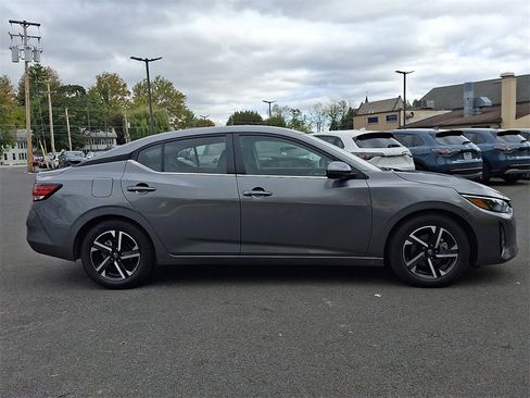 Used 2024 Nissan Sentra SV image 7
