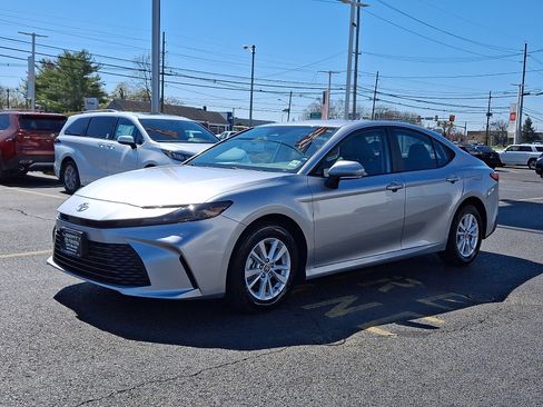 Used 2025 Toyota Camry LE w/ Convenience Package image 3