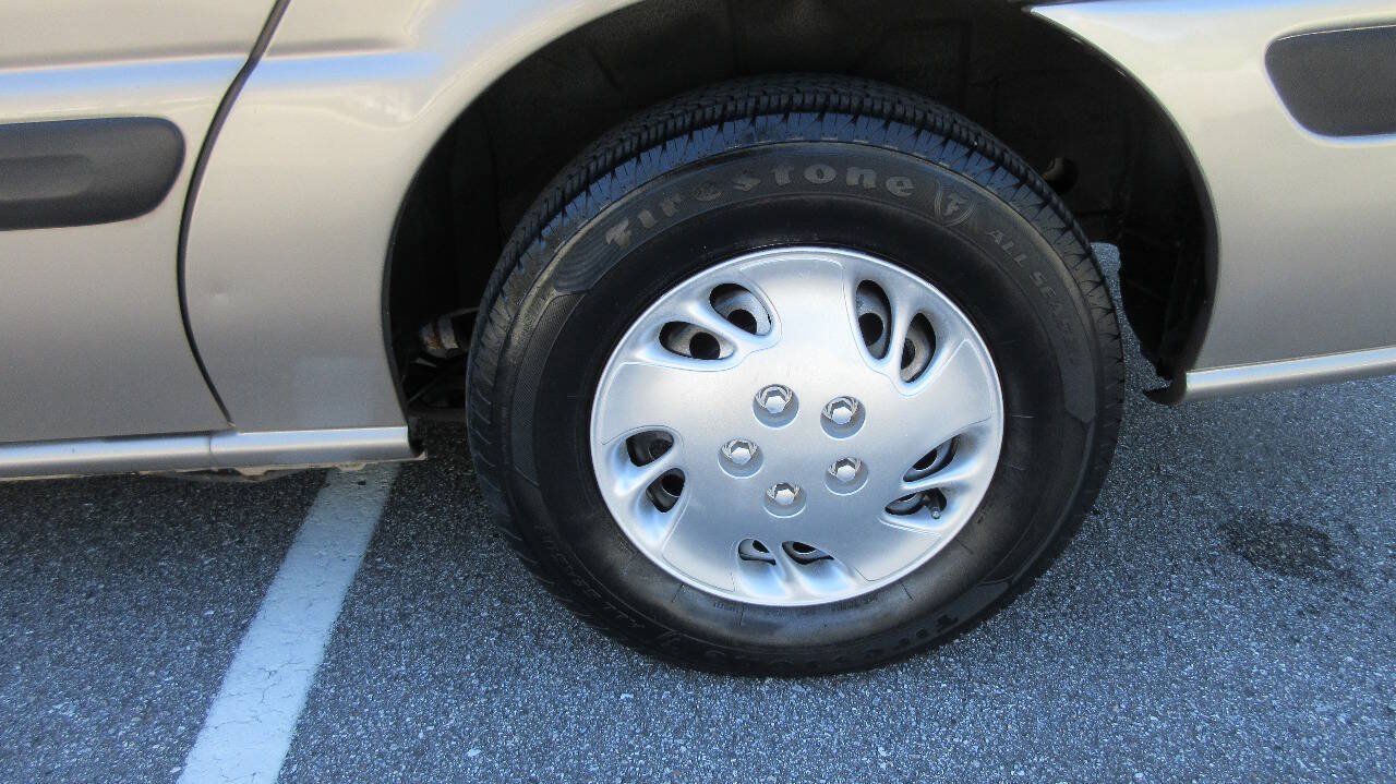 Used 2002 Chevrolet Venture Plus FWD image 40