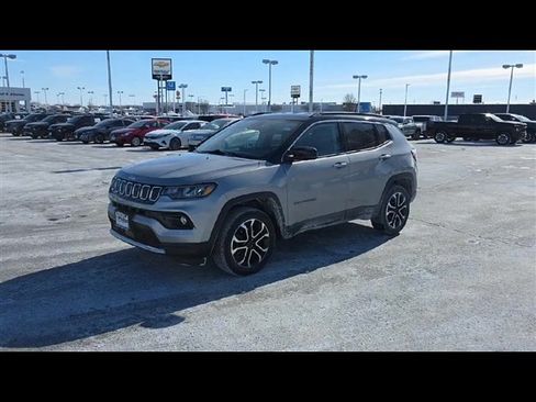 Used 2022 Jeep Compass Limited AWD/4WD image 5