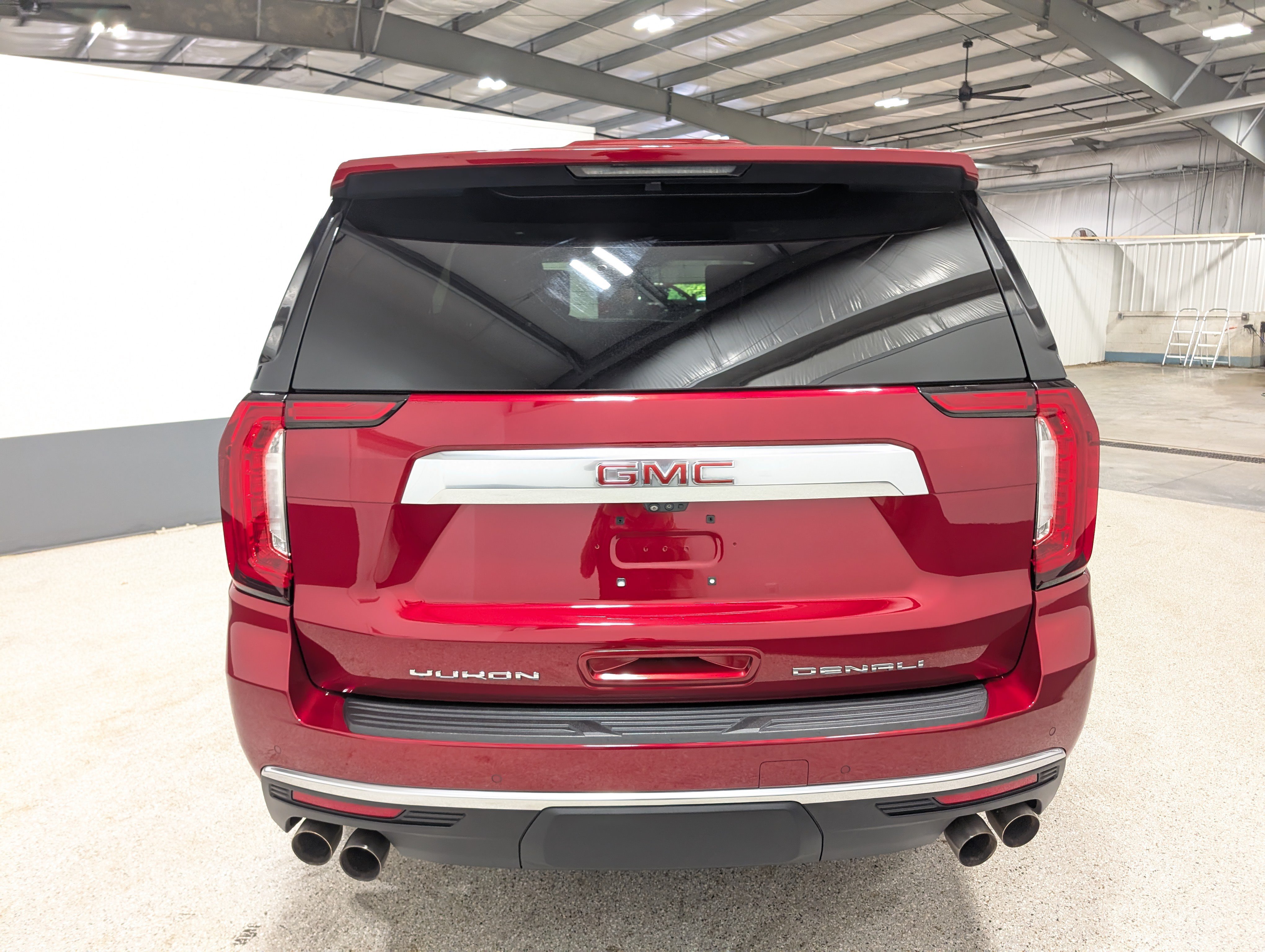 Used 2021 GMC Yukon Denali w/ Denali Premium Package AWD/4WD image 4