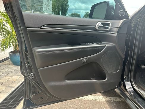 Used 2019 Jeep Grand Cherokee Limited image 22