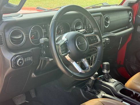 Used 2022 Jeep Wrangler Unlimited Sahara w/ LED Lighting Group AWD/4WD image 10