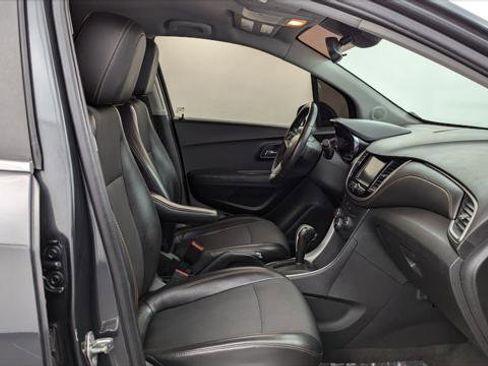 Used 2017 Chevrolet Trax LT w/ LT Convenience Package image 22