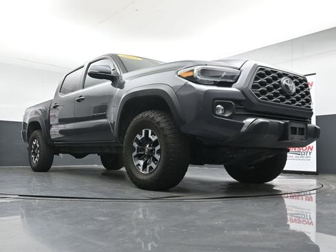 Used 2022 Toyota Tacoma TRD Off-Road AWD/4WD image 32