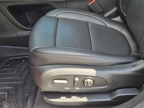 Certified 2023 GMC Acadia SLT w/ Elevation Edition FWD image 24
