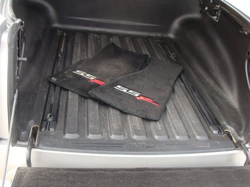 Used 2004 Chevrolet SSR w/ Preferred Equipment Group image 6