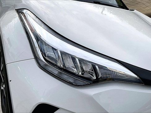 Used 2020 Toyota C-HR 4d SUV XLE image 30