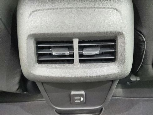 Used 2024 GMC Terrain SLE image 25