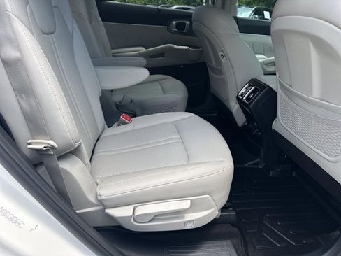 Certified 2023 Kia Sorento SX Prestige w/ Panoramic Sunroof Package AWD/4WD image 18